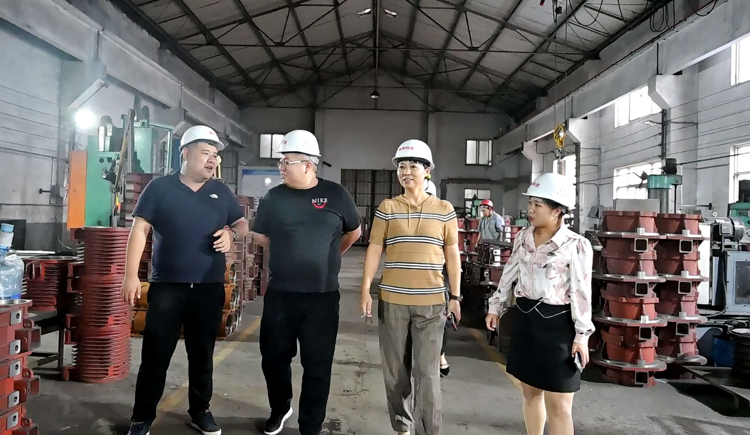 精準服務骨料制砂行業(yè)，河南豫特機械高能效STS水平橢圓振動篩填補行業(yè)空白！